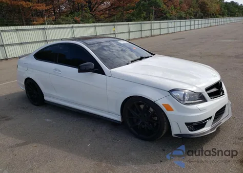 2013 Mercedes-Benz C 63 Amg из США, поврежденный, VIN WDDGJ7HB1DG043386